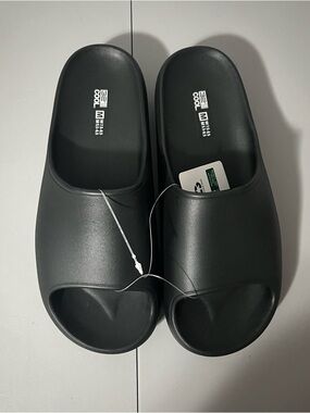 32 Degrees Black Slide Sandals Size Medium (W7.5-8.5 / M5 5-6.5)NWT